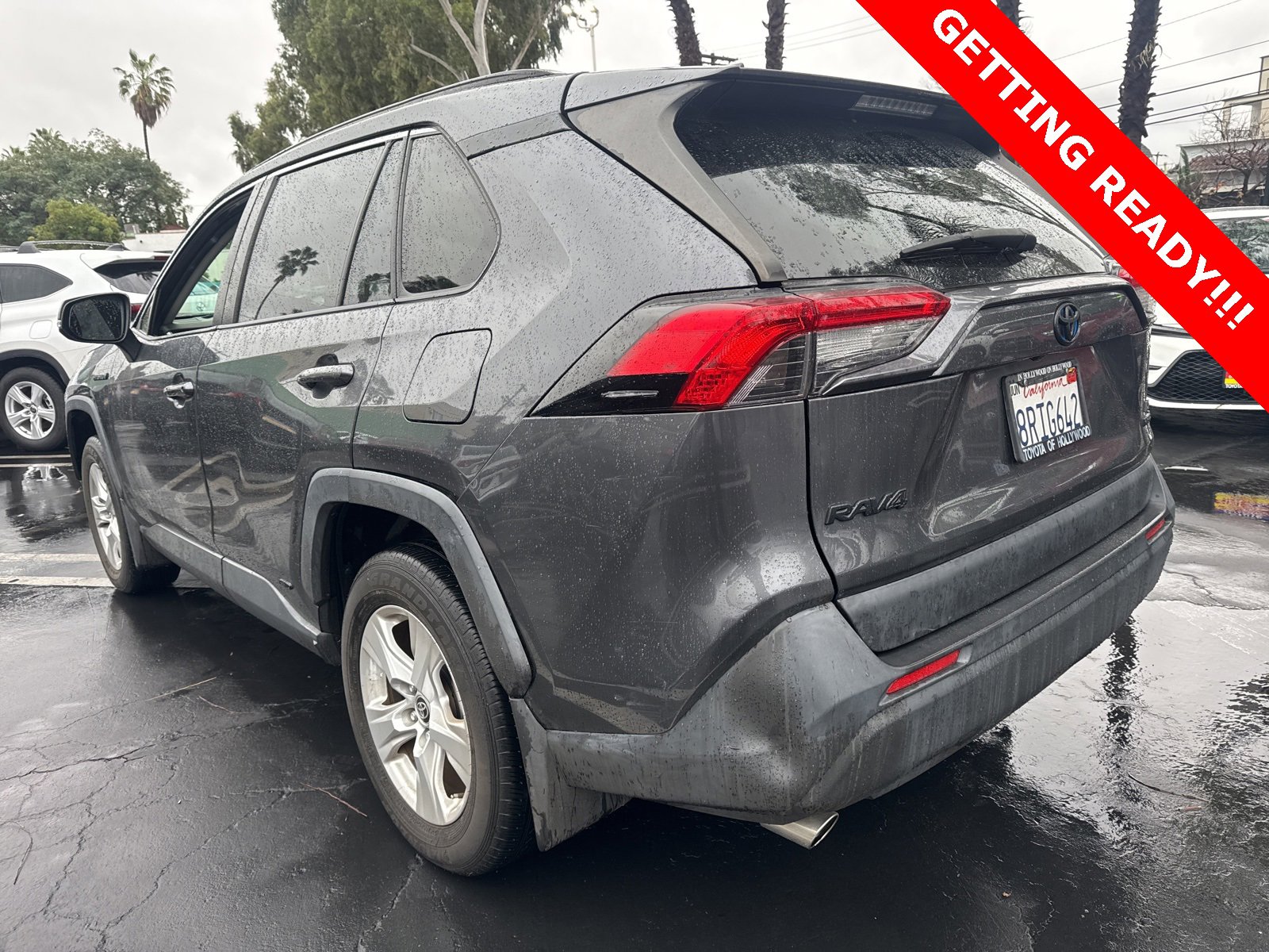 Used 2020 Toyota RAV4 LE image 4