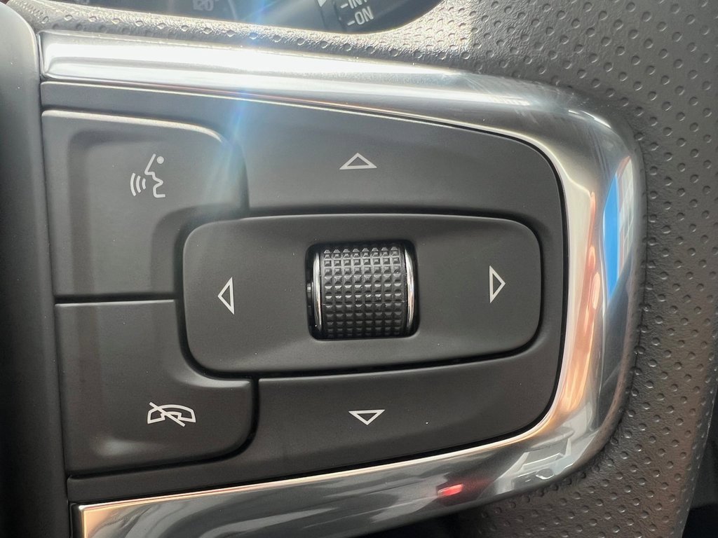 New 2025 Chevrolet Blazer LT w/ Midnight/Sport Edition image 8