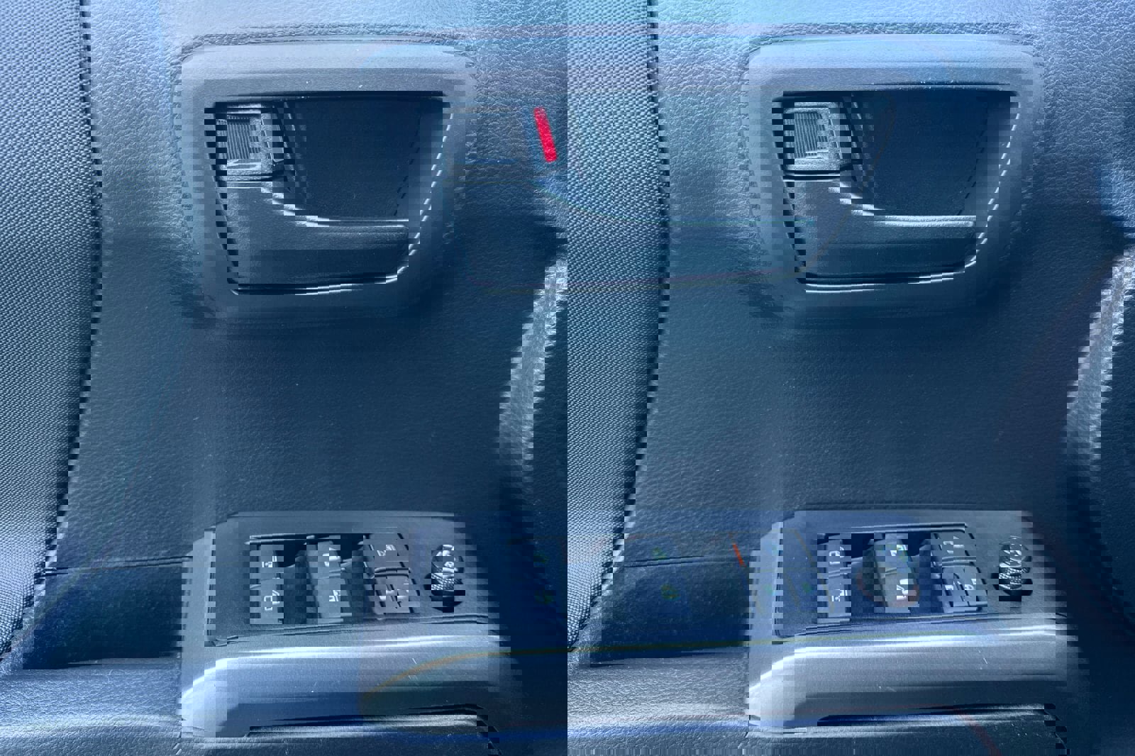 Used 2023 Toyota Tacoma SR w/ Trail Edition AWD/4WD image 11