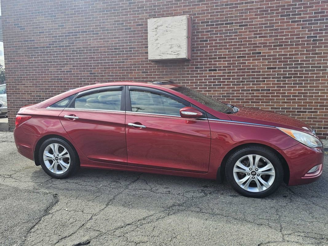 Used 2011 Hyundai Sonata Limited FWD image 1