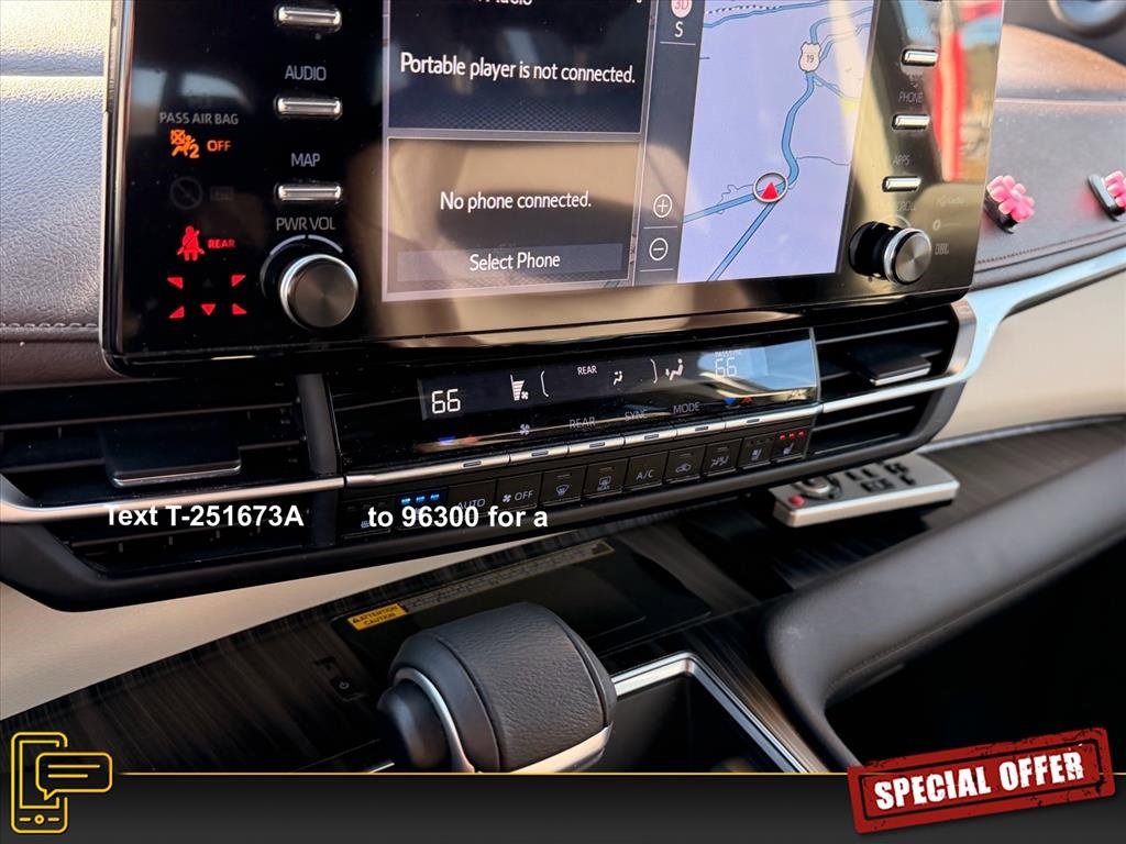 Used 2023 Toyota Sienna Platinum image 24