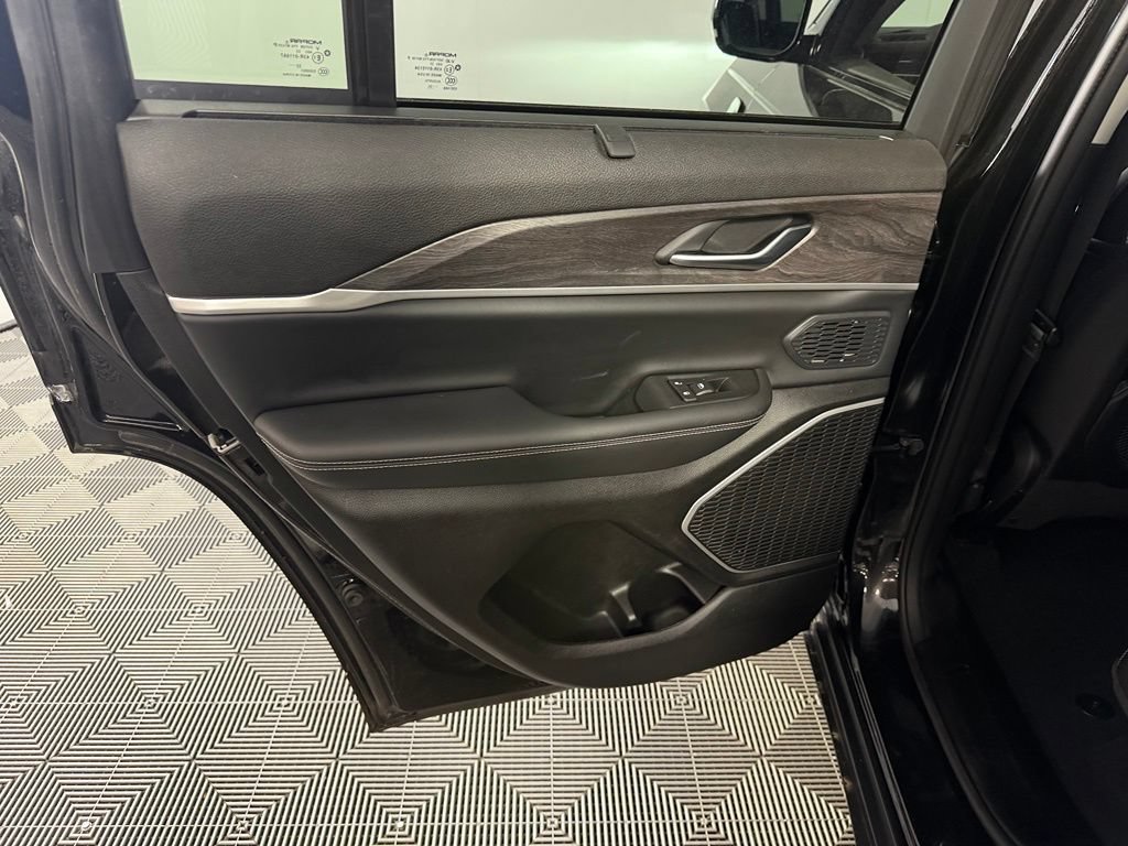 Certified 2023 Jeep Grand Cherokee 4WD 4xe w/ Luxury Tech Group II image 26