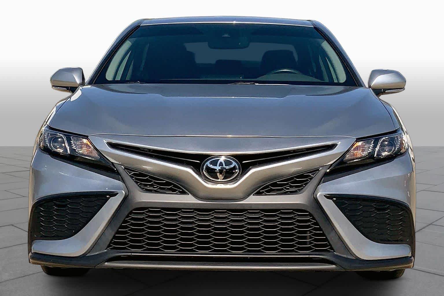 Used 2024 Toyota Camry SE w/ Convenience Package FWD image 4