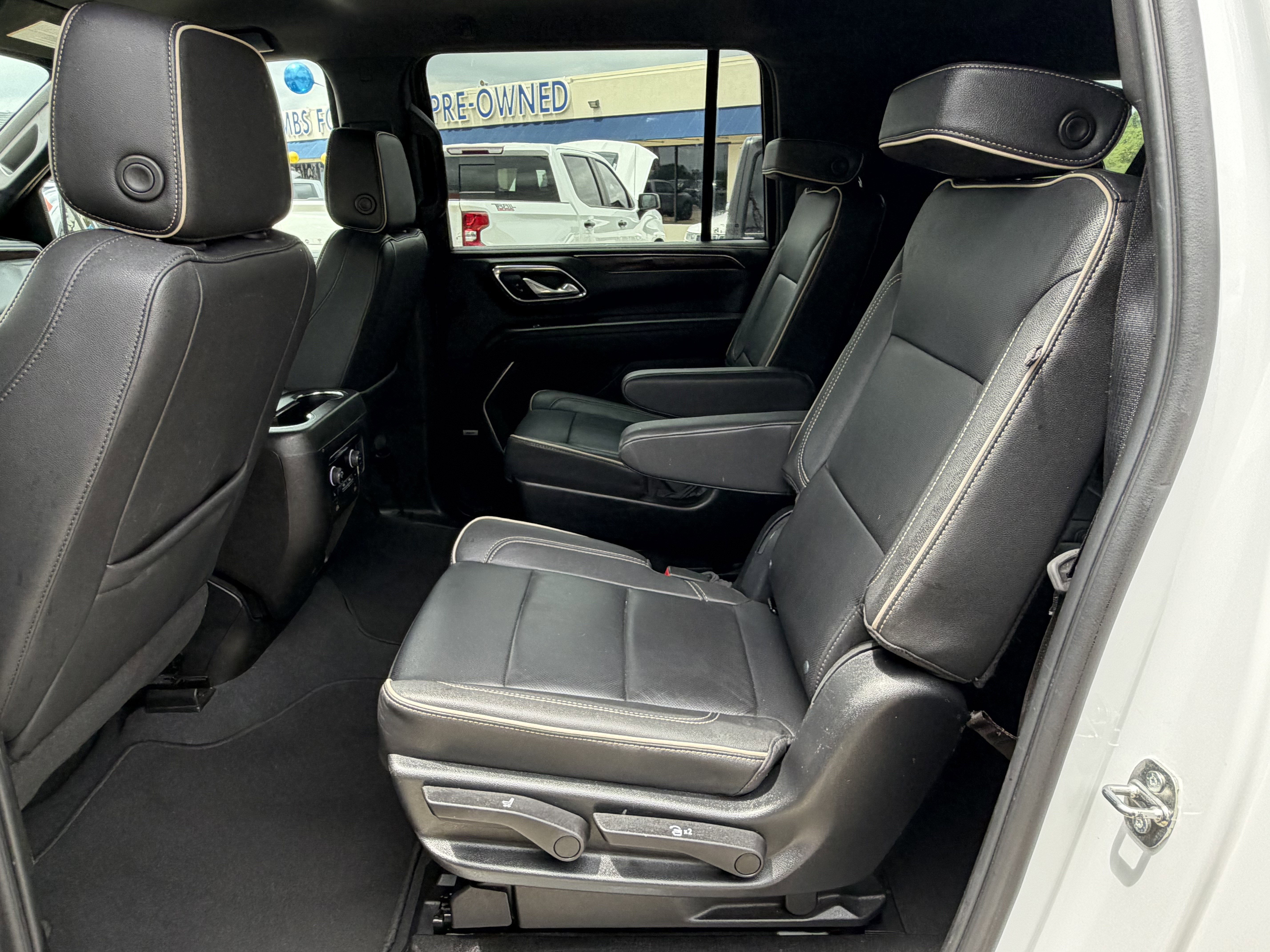 Used 2023 Chevrolet Suburban Premier RWD image 13