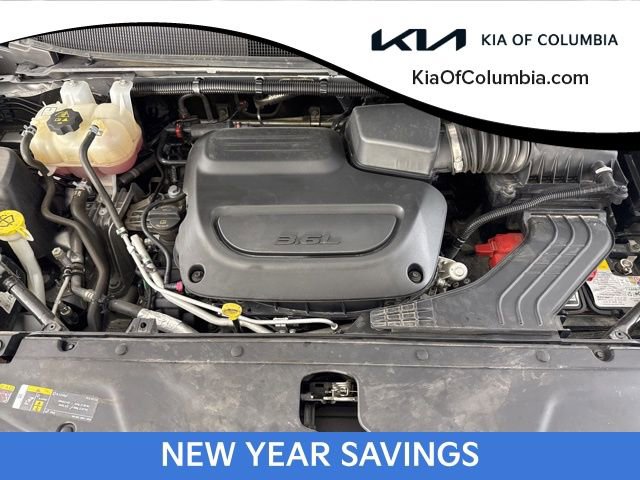 Used 2023 Chrysler Pacifica Touring-L image 17