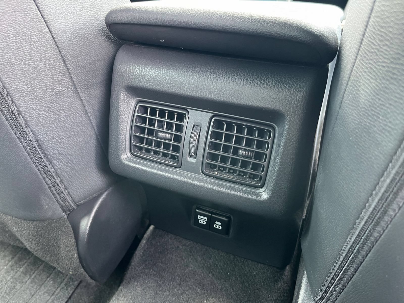 Used 2025 Toyota Camry SE FWD image 25