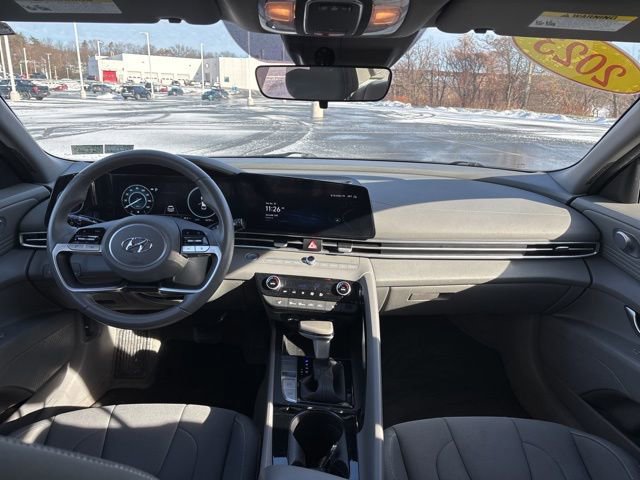 Used 2023 Hyundai Elantra SEL w/ Convenience Package image 20