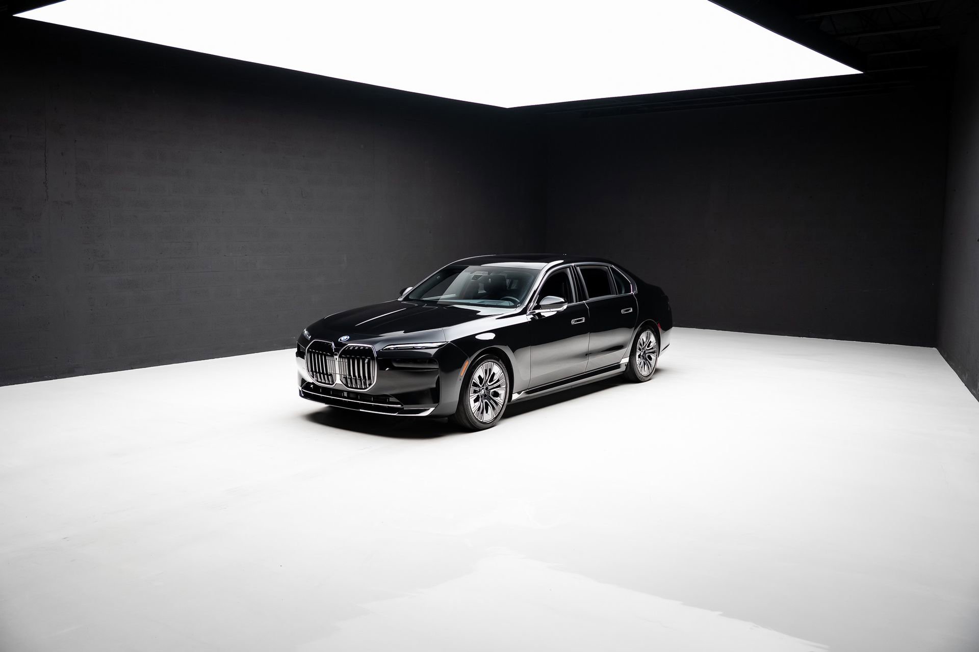 Used 2024 BMW i7 xDrive60 w/ Executive Package image 85