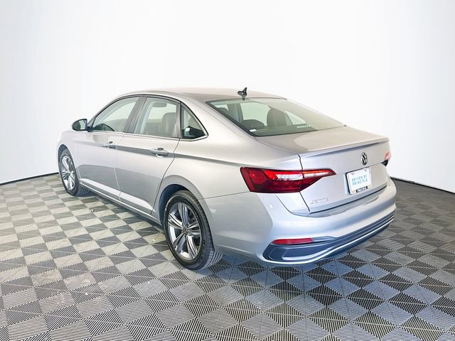 Used 2024 Volkswagen Jetta SE image 6
