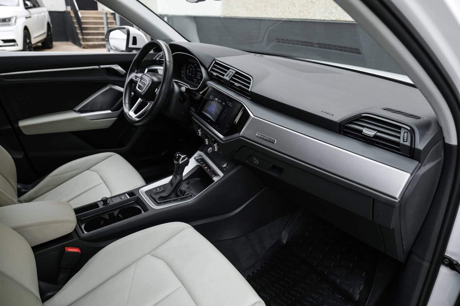 Used 2020 Audi Q3 2.0T Premium Plus w/ Premium Plus Package AWD/4WD image 17