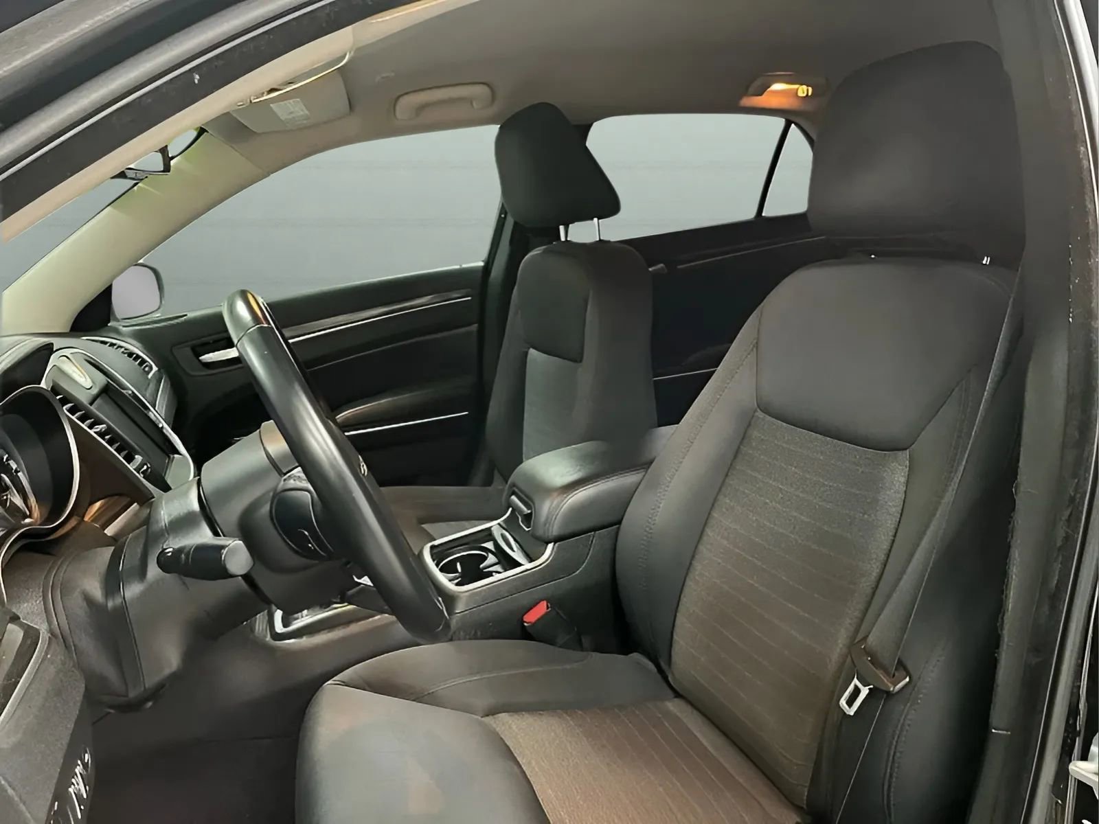 Used 2022 Chrysler 300 Touring w/ Sport Appearance Package RWD image 9
