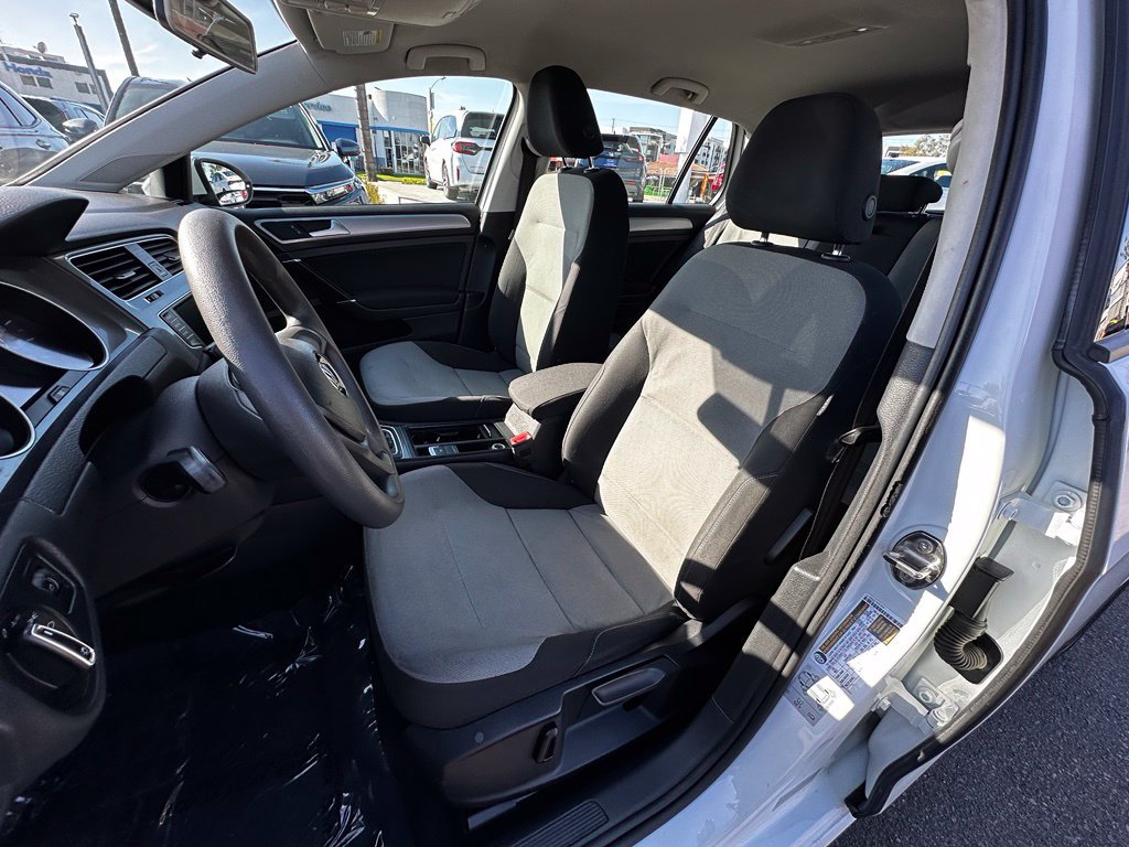 Used 2016 Volkswagen e-Golf SE FWD image 23