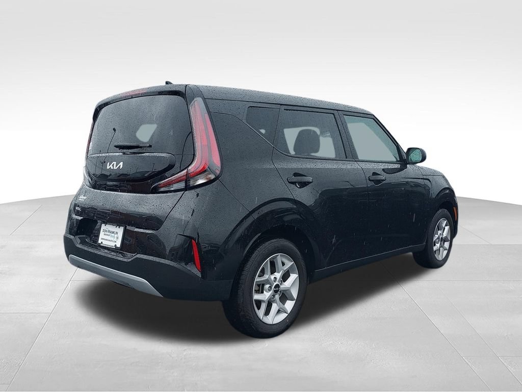 Used 2025 Kia Soul LX w/ LX Technology Package FWD image 8