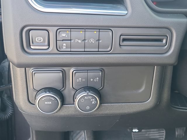Used 2024 Chevrolet Suburban Premier RWD image 24