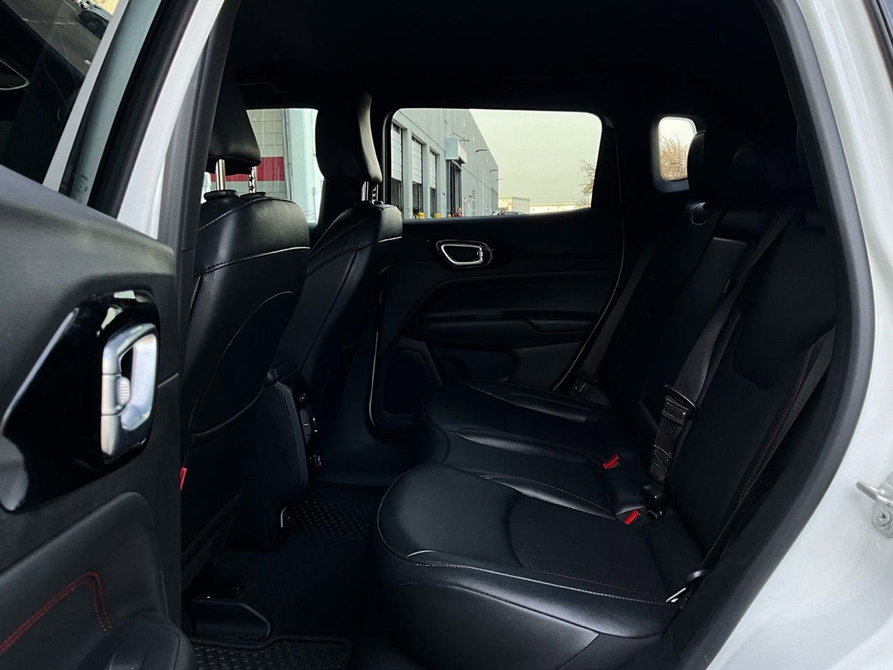 Used 2025 Jeep Compass Trailhawk image 11