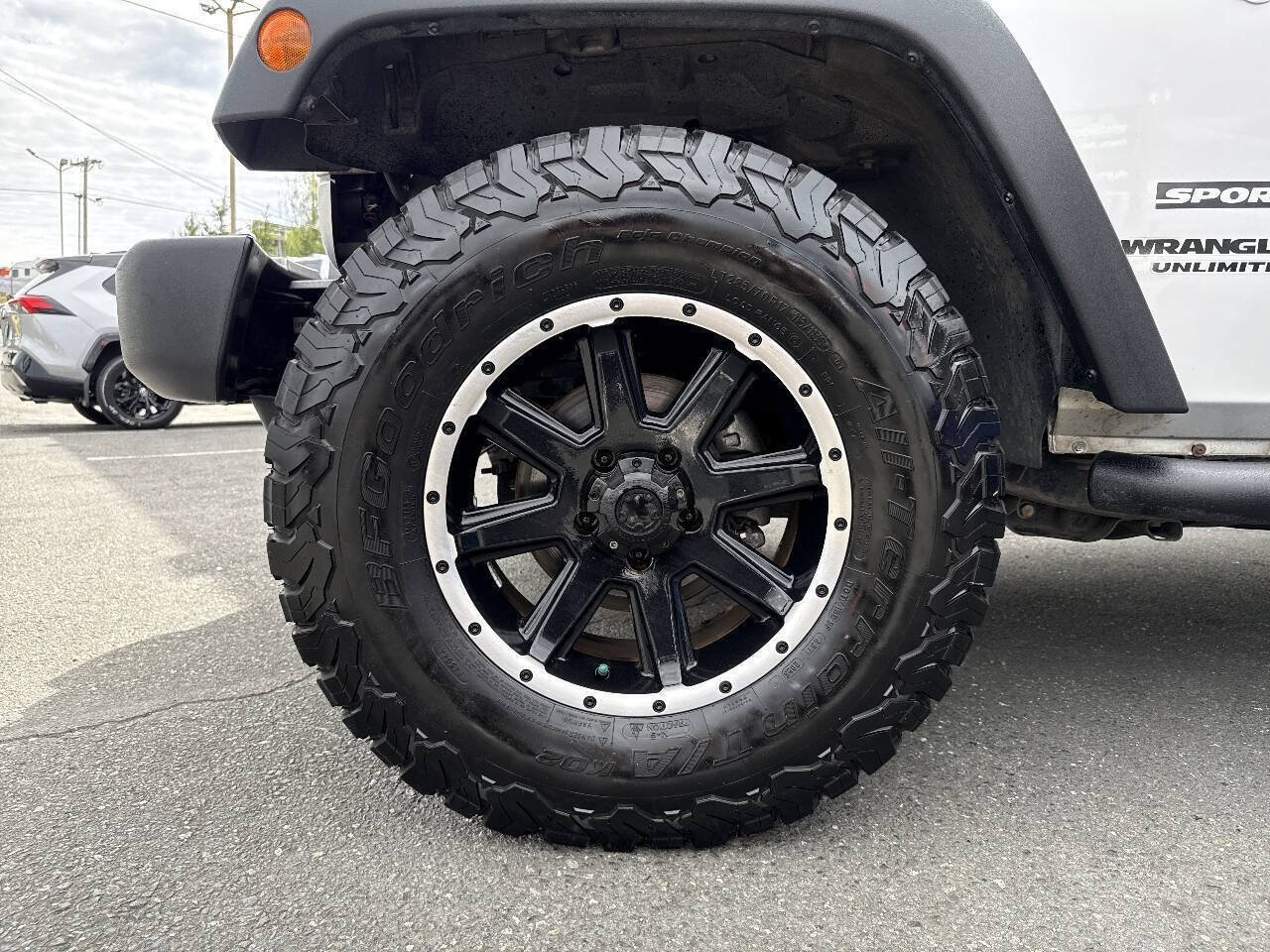 Used 2011 Jeep Wrangler Unlimited Sport AWD/4WD image 2