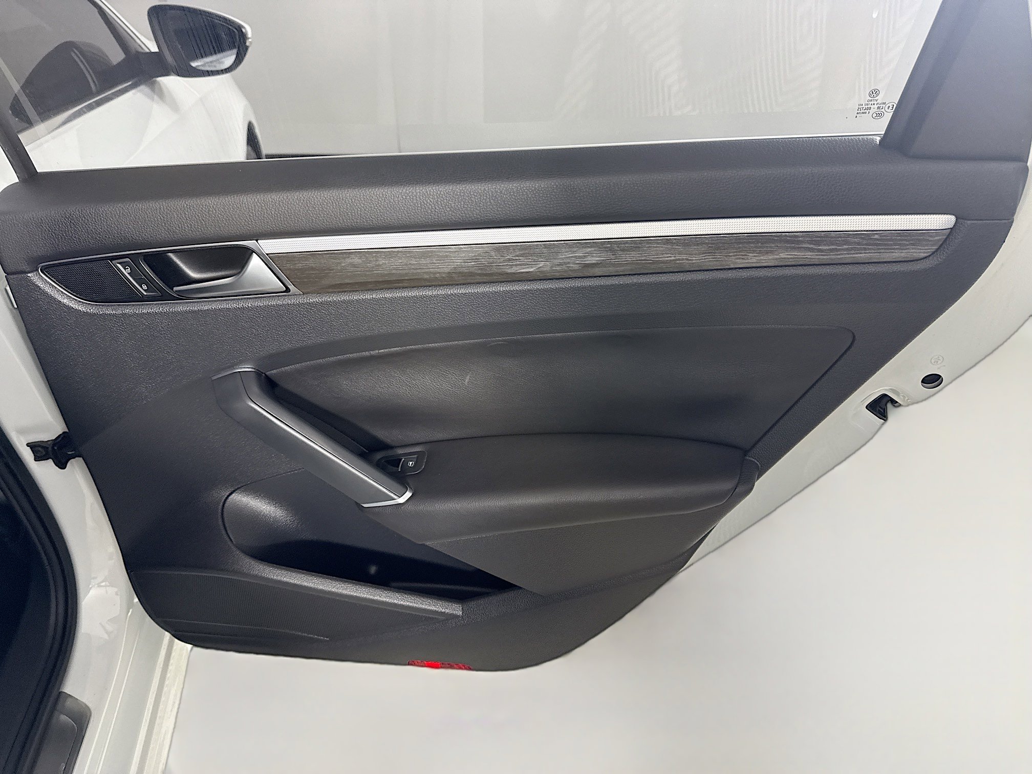 Used 2016 Volkswagen Passat 1.8T SE w/ Lighting Package image 28