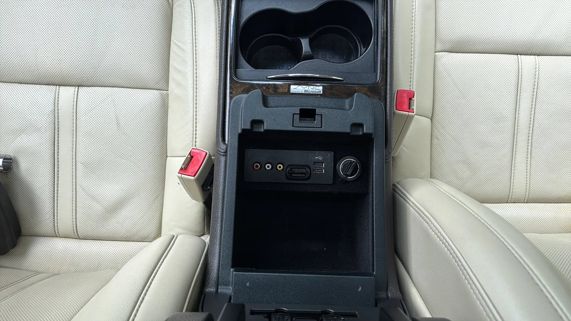 Used 2014 Lincoln MKS AWD w/ Equipment Group 101A image 35