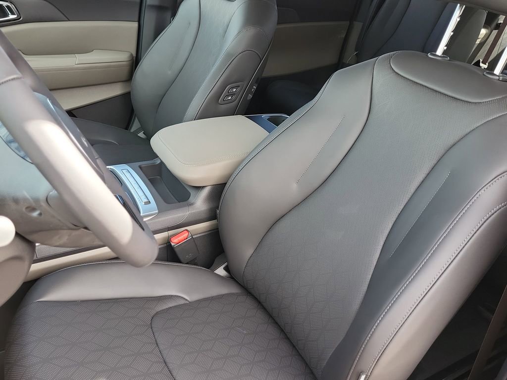 New 2026 Kia Carnival EX FWD image 9