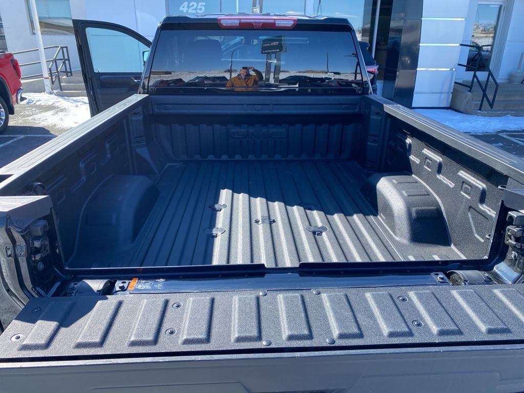 Used 2025 GMC Sierra 2500 AT4 image 33