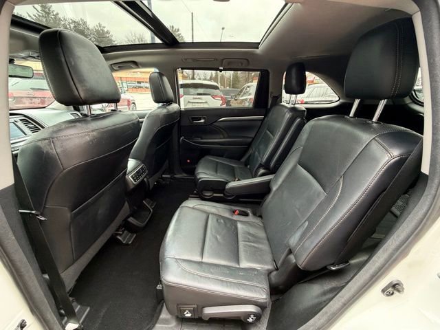 Used 2017 Toyota Highlander Limited Platinum image 15