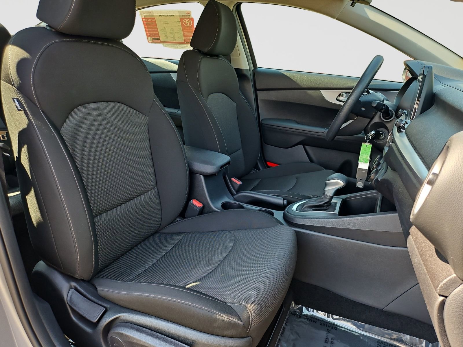 Used 2022 Kia Forte LXS w/ LXS Technology Package FWD image 12
