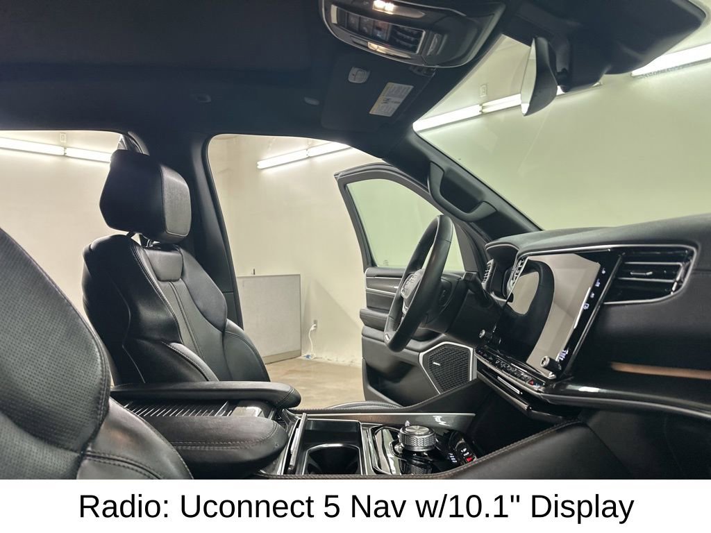 Used 2023 Jeep Wagoneer 4WD w/ Premium Group I image 20