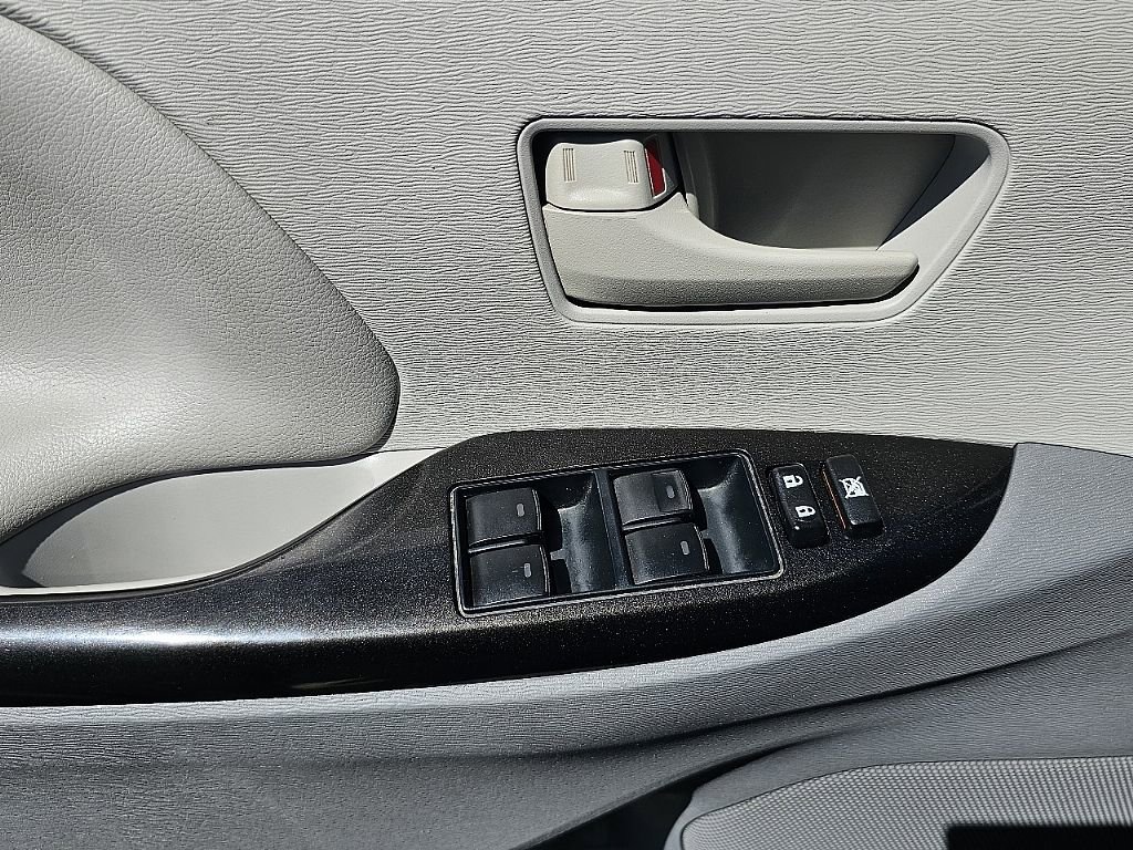 Used 2012 Toyota Sienna LE w/ Preferred Pkg image 32