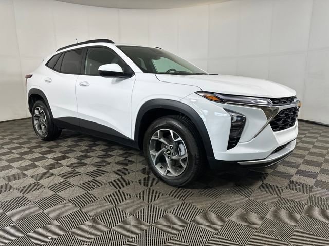 Used 2024 Chevrolet Trax LT w/ Driver Confidence Package image 2