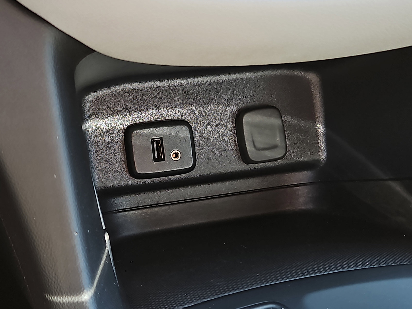 Used 2018 Chevrolet Equinox LS image 23