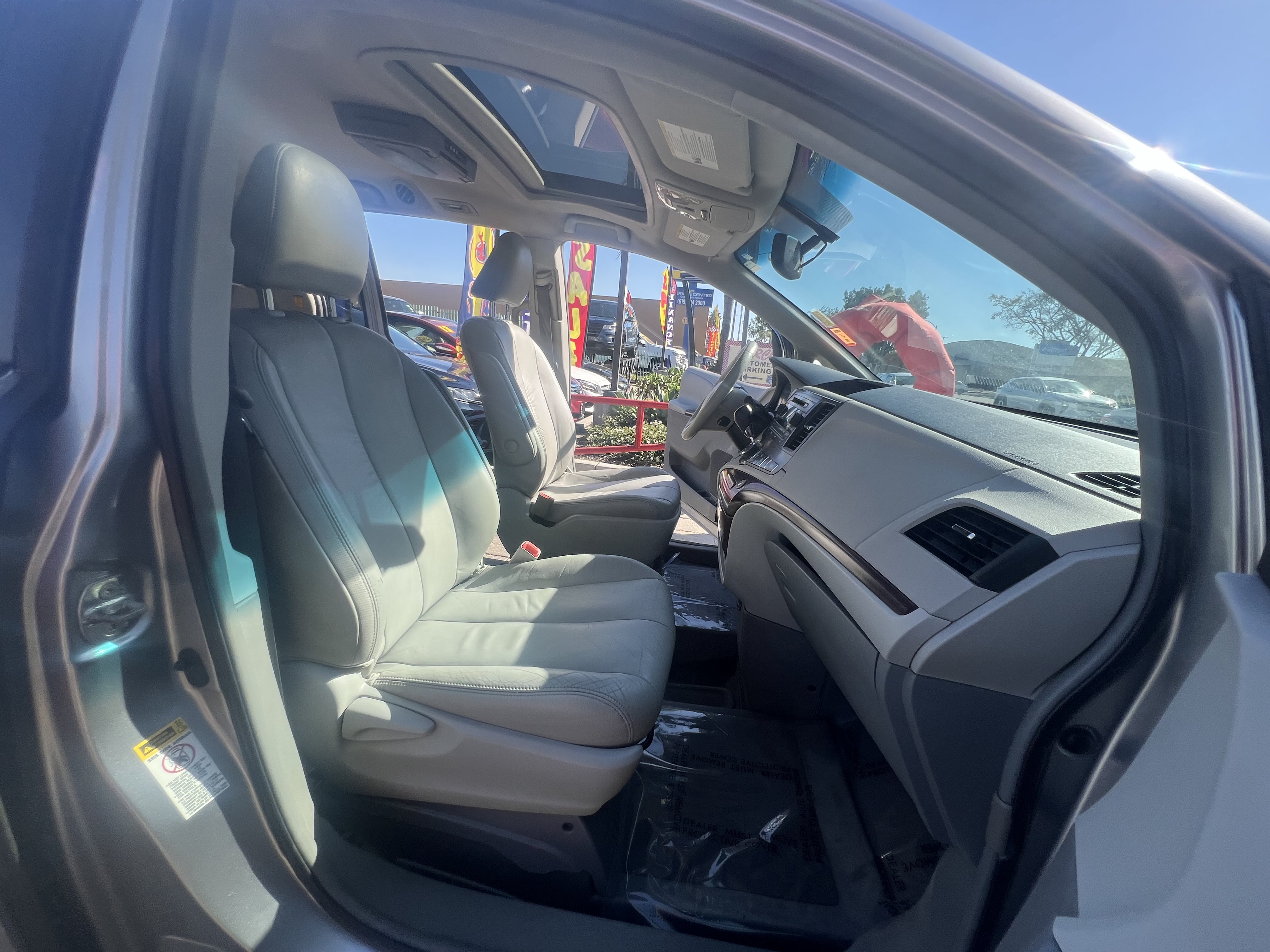 Used 2011 Toyota Sienna XLE FWD image 45