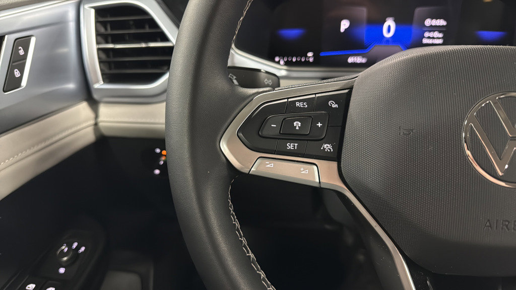 Certified 2025 Volkswagen Taos SE image 21