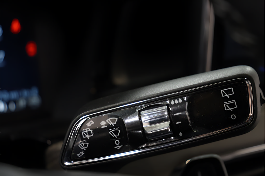 Used 2024 Lincoln Corsair AWD w/ Towing Package image 18