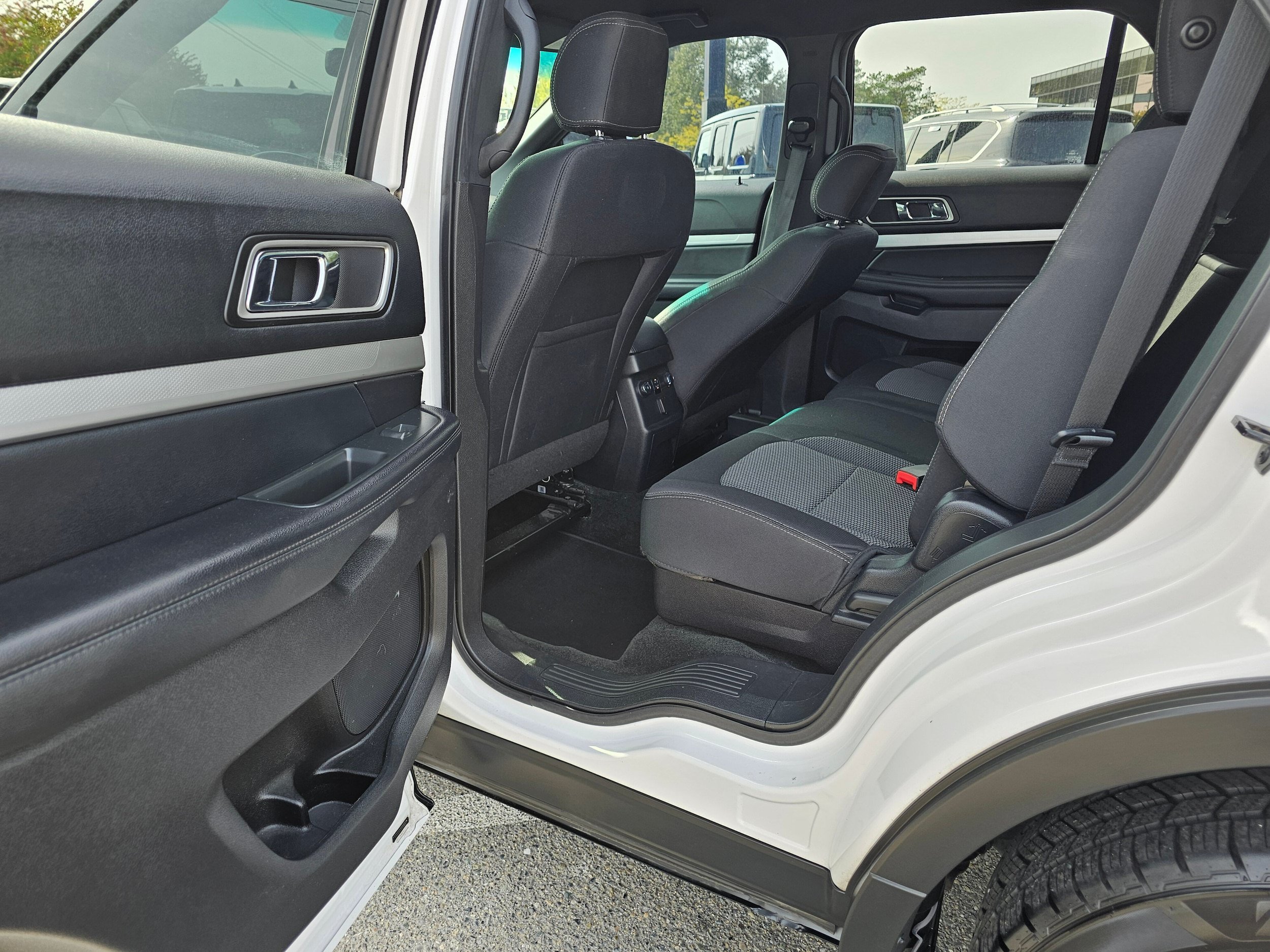 Used 2016 Ford Explorer XLT w/ Equipment Group 201A AWD/4WD image 18