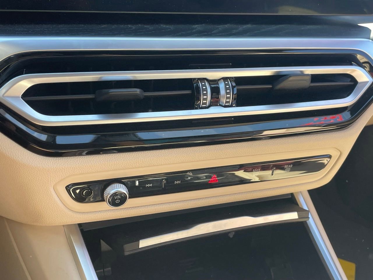 Used 2024 BMW 430i Coupe w/ Premium Package image 8