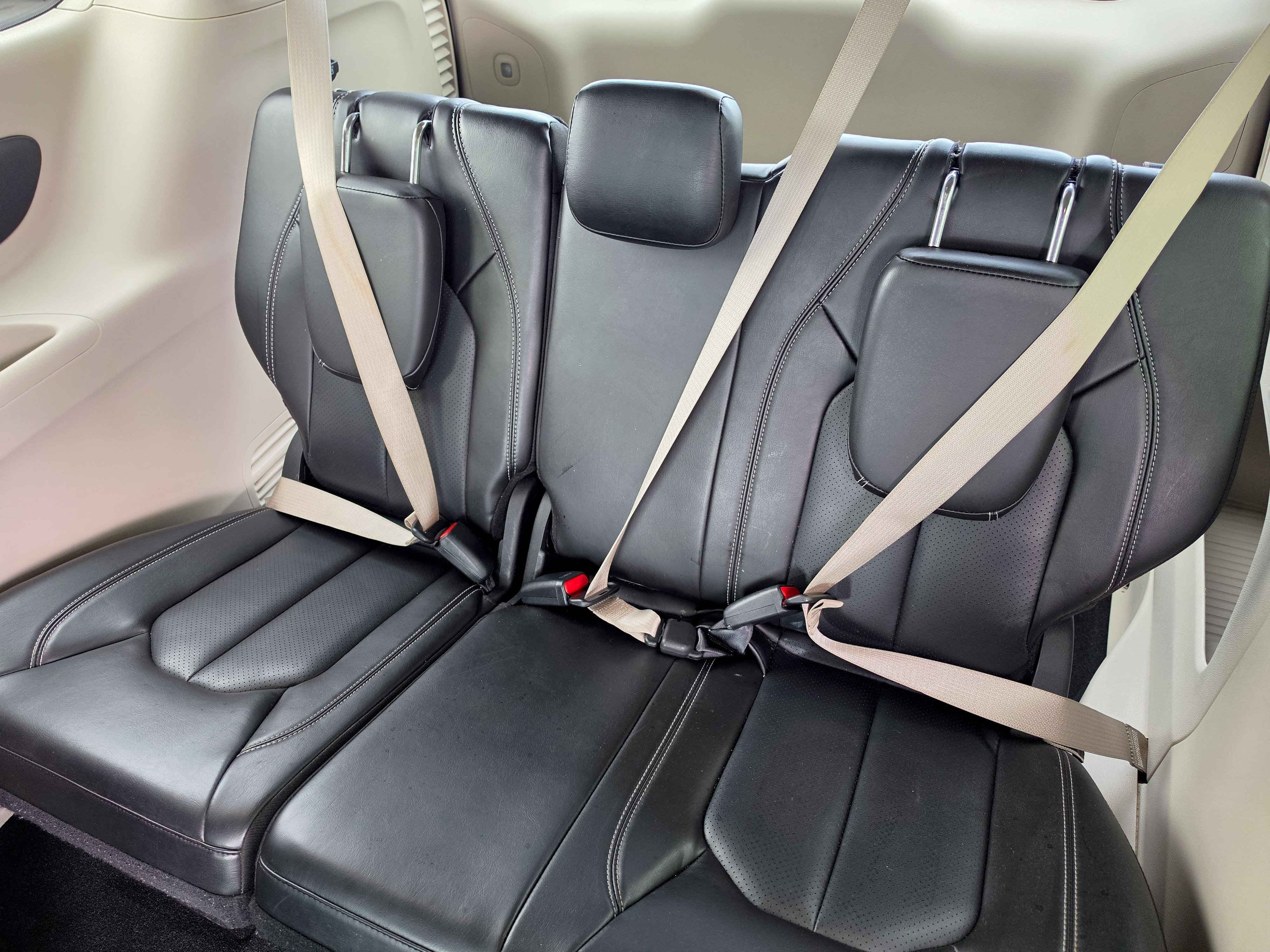 Used 2023 Chrysler Pacifica Touring-L FWD image 13