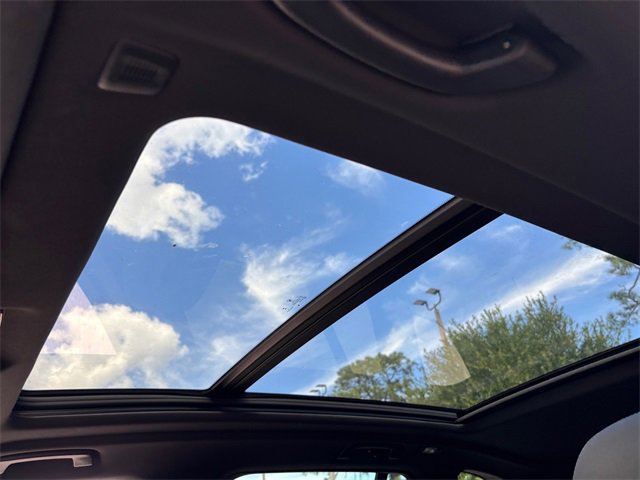 Used 2025 BMW X5 xDrive50e image 4