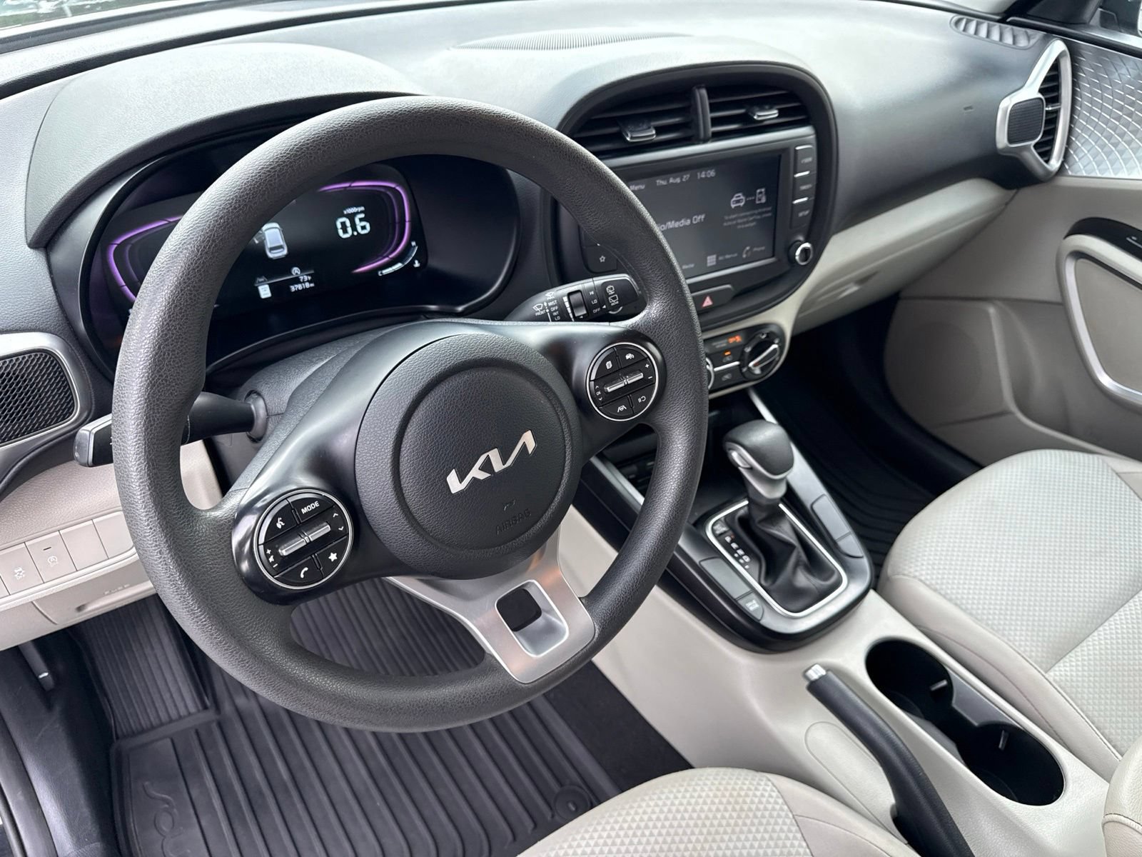 Used 2025 Kia Soul LX FWD image 19