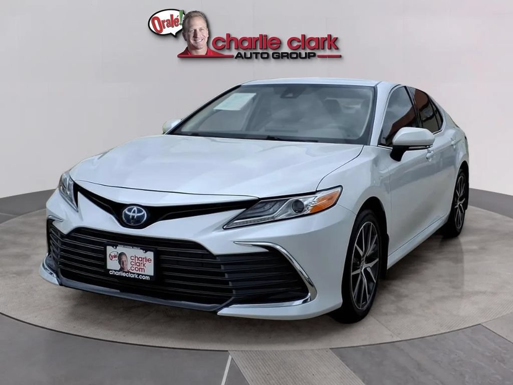 Used 2024 Toyota Camry XLE w/ Cold Weather Package FWD video 1