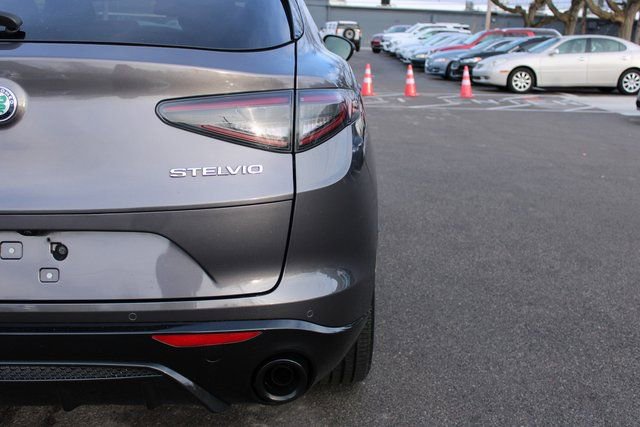 Used 2024 Alfa Romeo Stelvio Veloce image 46