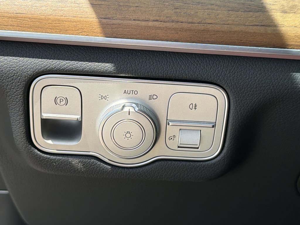 Used 2025 Mercedes-Benz GLE 350 4MATIC image 31