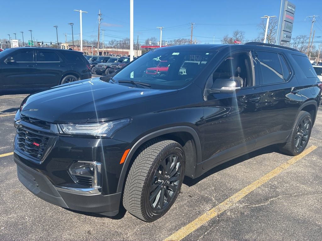 Used 2023 Chevrolet Traverse RS image 2