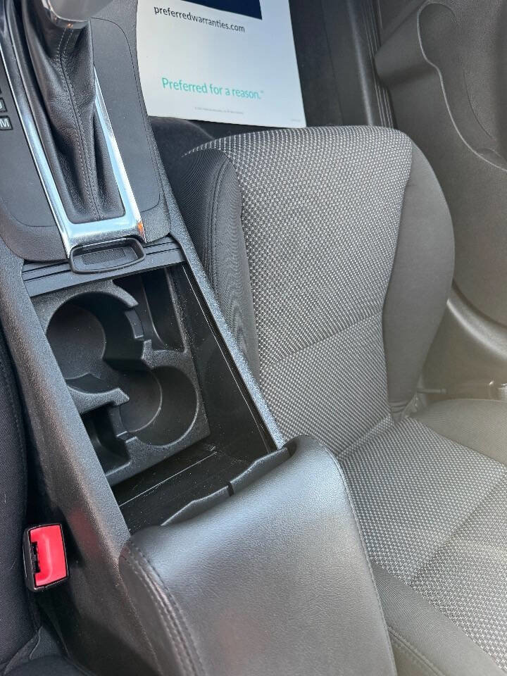 Used 2011 Chevrolet Malibu LT w/ White Diamond Premium Package FWD image 12