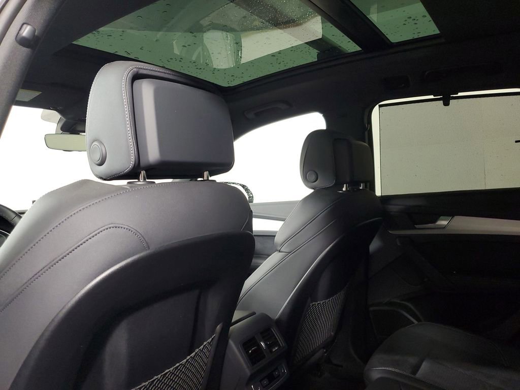 Used 2024 Audi Q5 e Prestige w/ Prestige Package image 14