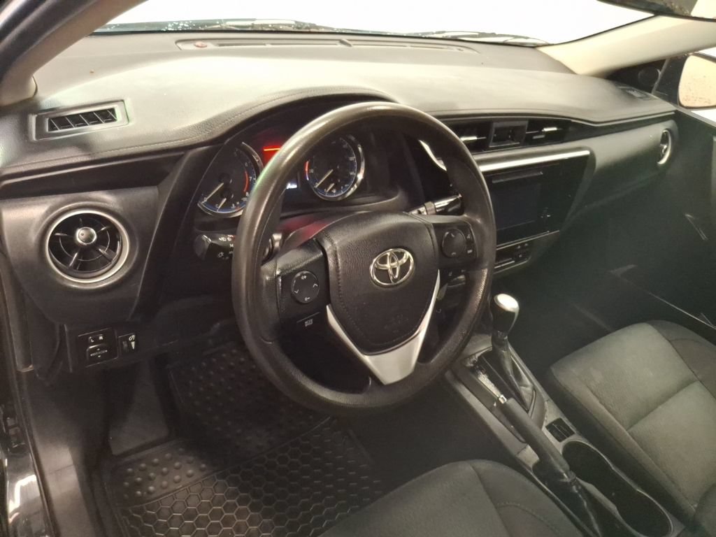 Used 2018 Toyota Corolla LE FWD image 15