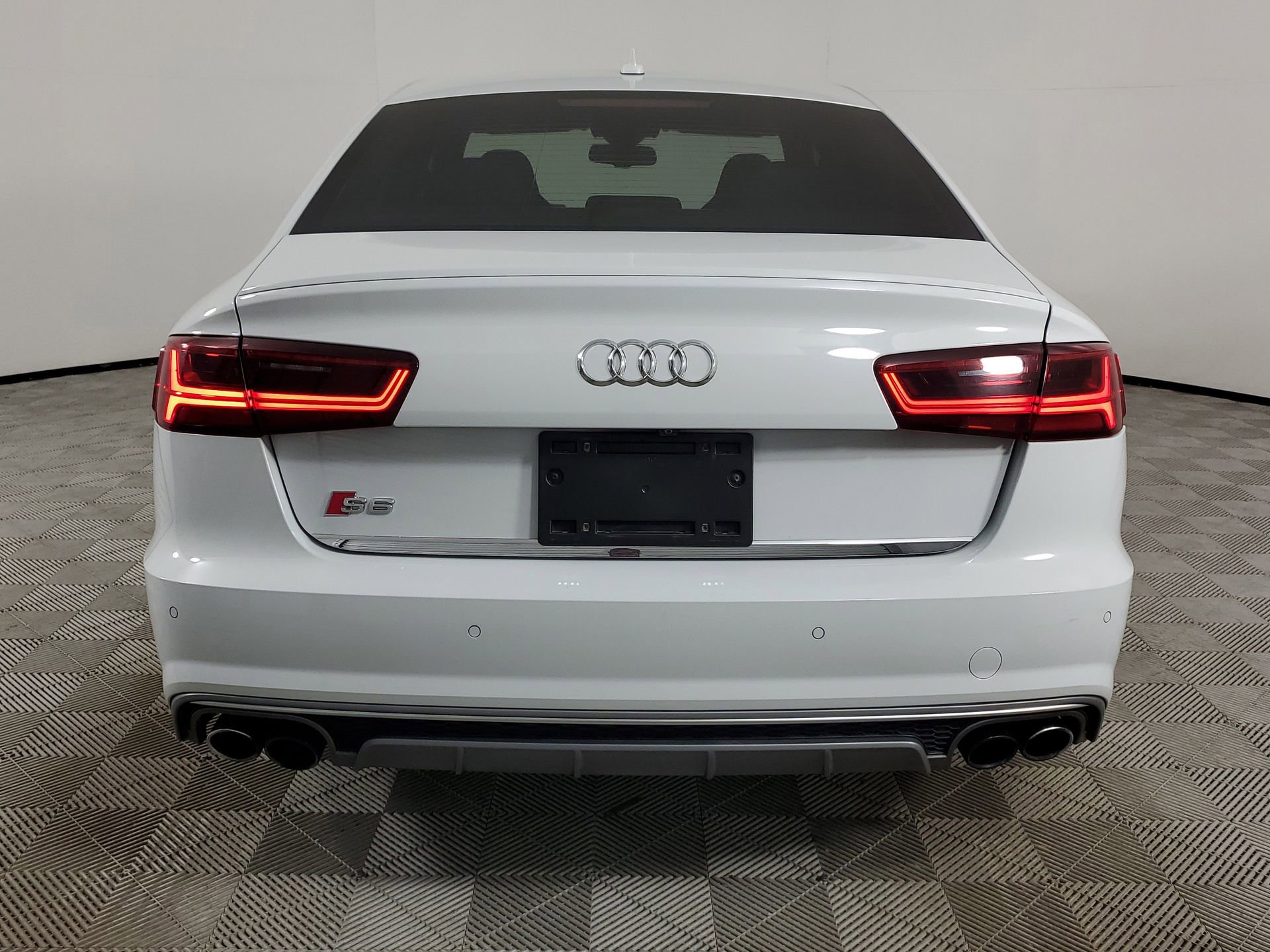 Used 2016 Audi S6 Prestige w/ Prestige Package image 9