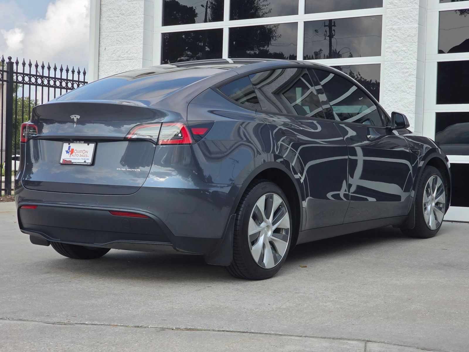 Used 2021 Tesla Model Y Long Range AWD/4WD image 4