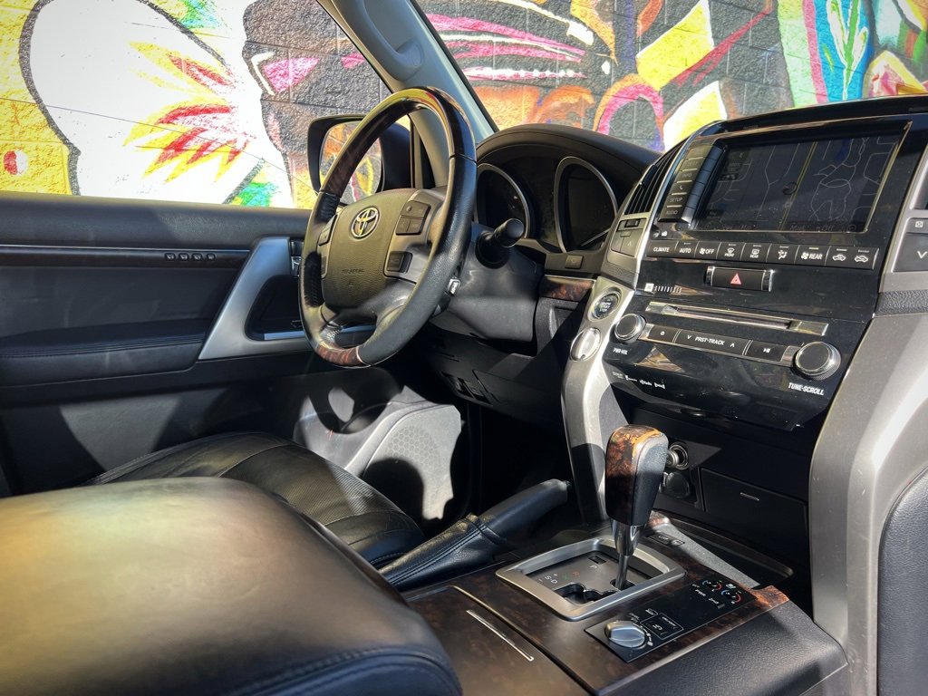 Used 2013 Toyota Land Cruiser image 38
