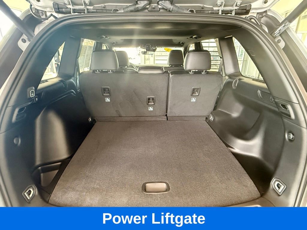 Used 2025 Jeep Grand Cherokee Altitude AWD/4WD image 11