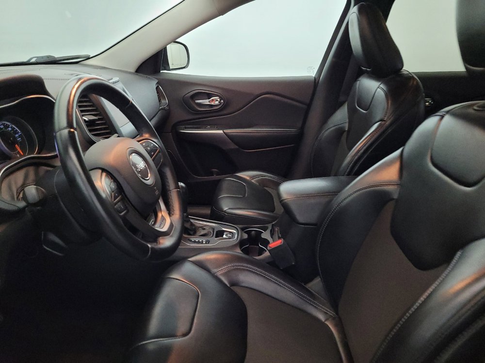 Used 2019 Jeep Cherokee Latitude Plus AWD/4WD image 17